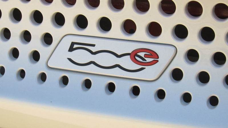 Illustration for article titled Fiat 500e Electric: The Jalopnik Review
